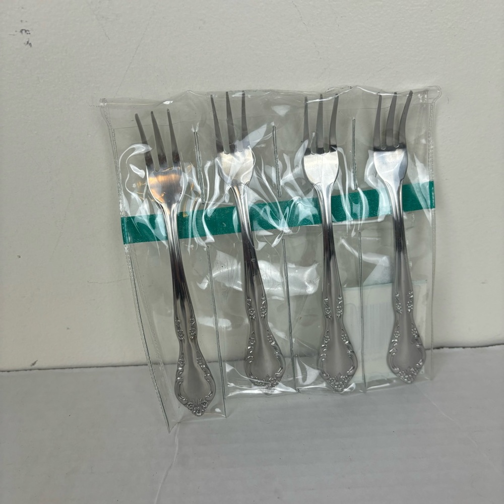 NIP-vintage stainless steel floral cocktail forks